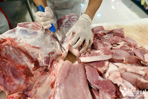 Giá thịt lợn hơi quay đầu giảm. Ảnh: Nam Khánh